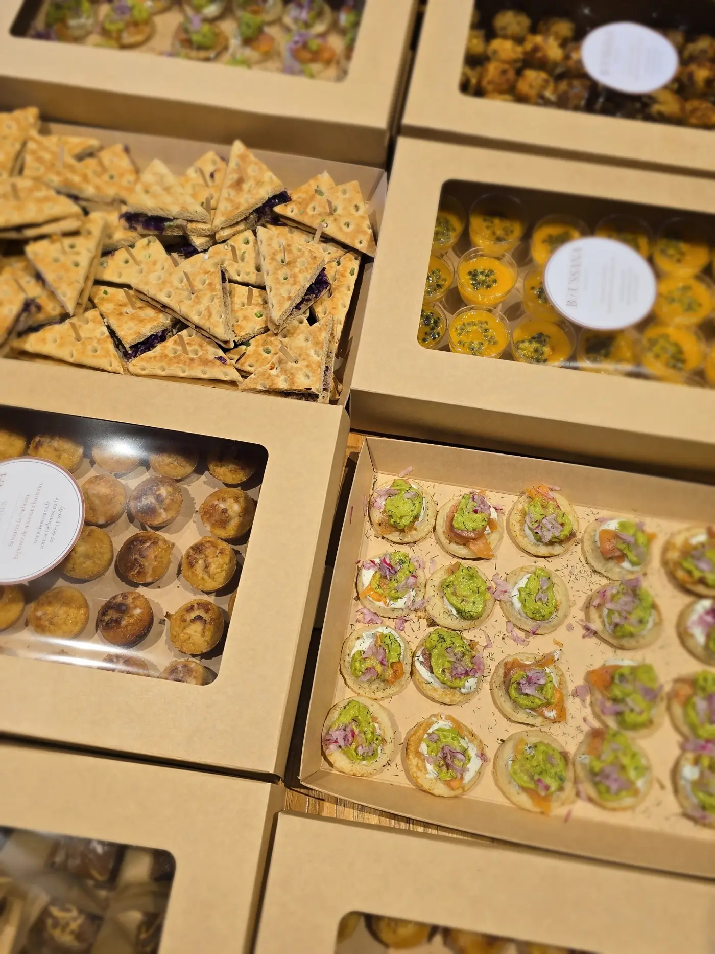 Barquettes de mignardises prêtes à être livrées